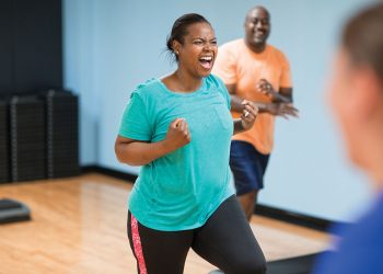 Group Fitness Classes vs. Personal Training: Which Method is Better for Sustaining Long-Term Fitness Motivation?