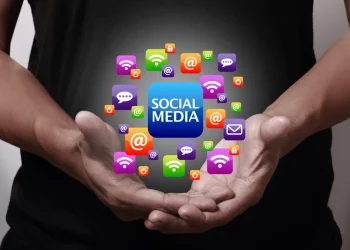 How Does Social Media Use Affect Mental Health, and How Can We Maintain Balance?