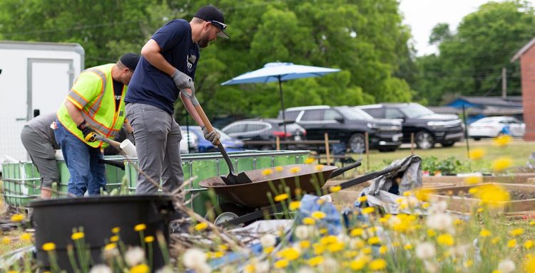 How Urban Gardening Is Becoming the Community’s Newest Full-Body Workout