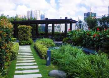 How Green Spaces in Community Environments Improve Residents’ Physical and Mental Health