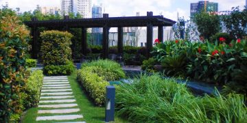 How Green Spaces in Community Environments Improve Residents’ Physical and Mental Health