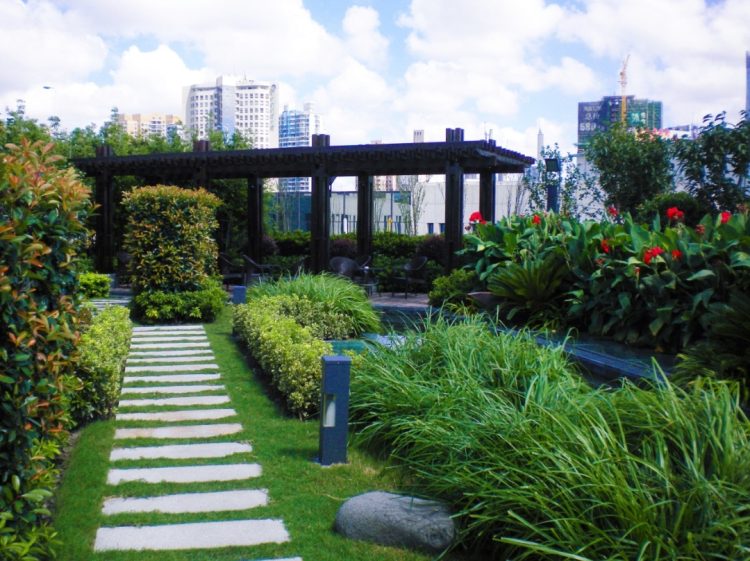 How Green Spaces in Community Environments Improve Residents’ Physical and Mental Health