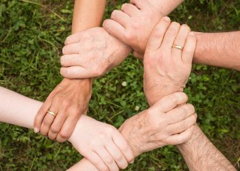 How to Build a Stronger Mutual Support Network in Your Community to Face Challenges Together